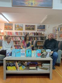 ЛИДИЈА МАЛОВИЋ ПРЕДСТАВИЛА НОВУ КЊИГУ У КОСТОЛЦУ