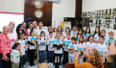 ГРАДИЋ ОД РЕЧИ – ДЕЦА СТВАРАЈУ СА ПЕСНИЦИМА