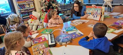 РАДИОНИЦА ,,КАД НОТЕ ЗАПЛЕШУ“