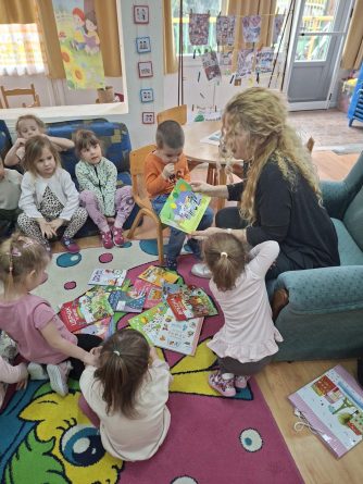 ПРИЧАОНИЦА У ВРТИЋУ – КЊИГА КАО ПРВИ ПРОЗОР У СВЕТ